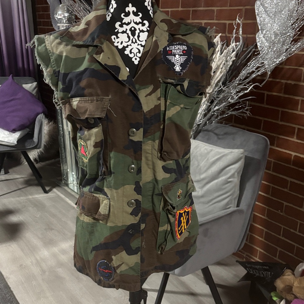 Camouflage Military Vest with Patches